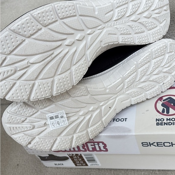 BRAND NEW W/TAGS AND BOX WOMEN’S HANDS FREE SKETCHERS - Picture 4 of 6